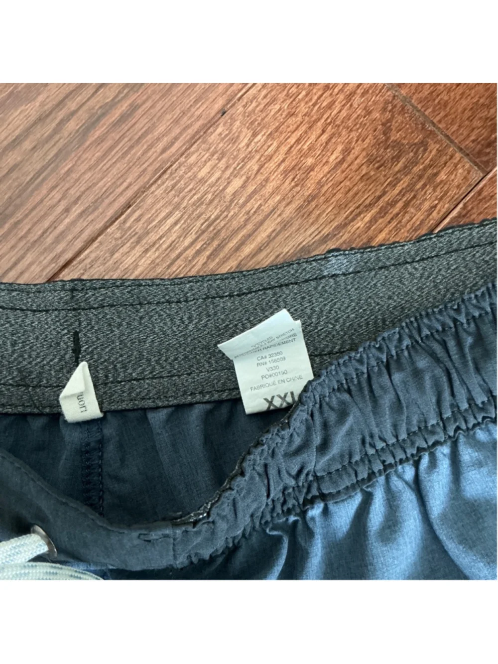 Men's Vuori Banks Shorts XXL Blue/Black Elastic Waist Athletic Board Shorts V330 - Picture 2 of 7
